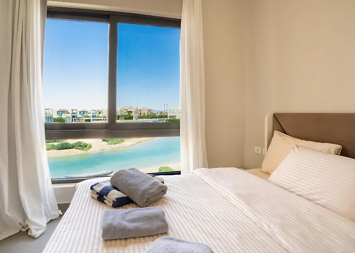 Serene Tawila Oasis - 2br - Pool & Lagoon Views Appartement