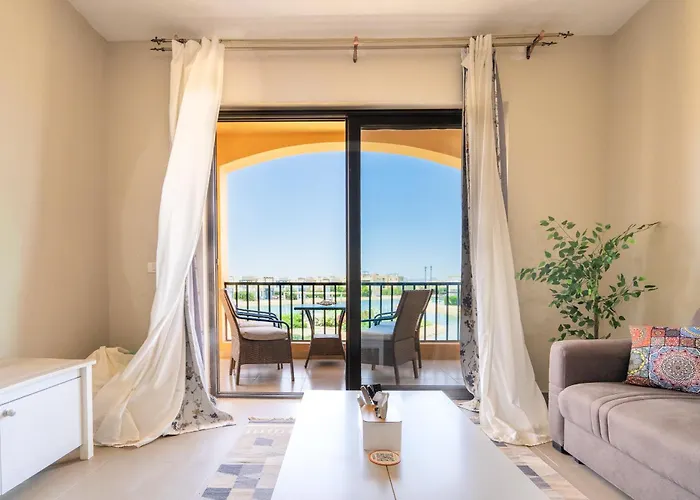 Serene Tawila Oasis - 2br - Pool & Lagoon Views Appartement